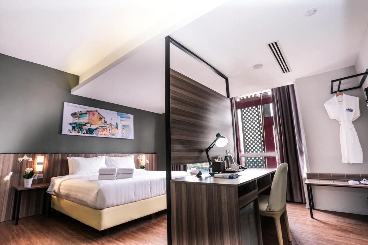 Days Hotel & Suites By Wyndham Kl - Chan Sow Lin Mrt Or Lrt Kuala Lumpur Exteriör bild
