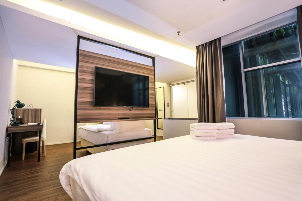 Days Hotel & Suites By Wyndham Kl - Chan Sow Lin Mrt Or Lrt Kuala Lumpur Exteriör bild