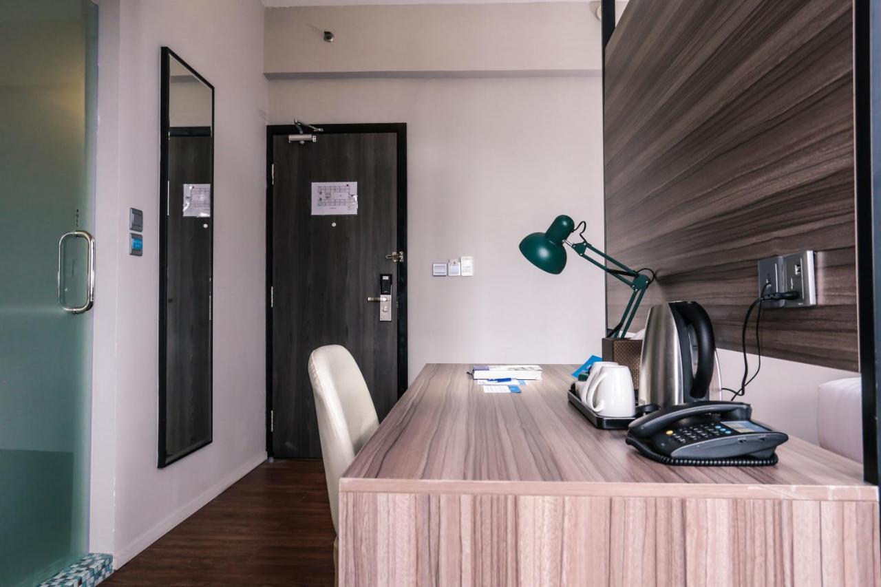 Days Hotel & Suites By Wyndham Kl - Chan Sow Lin Mrt Or Lrt Kuala Lumpur Exteriör bild