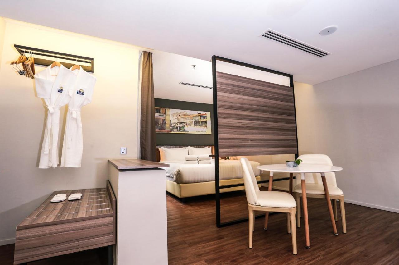 Days Hotel & Suites By Wyndham Kl - Chan Sow Lin Mrt Or Lrt Kuala Lumpur Exteriör bild