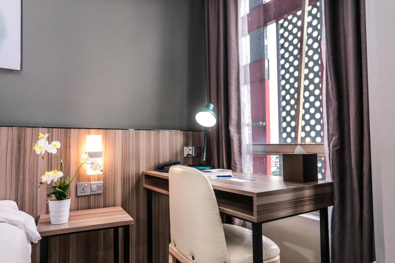 Days Hotel & Suites By Wyndham Kl - Chan Sow Lin Mrt Or Lrt Kuala Lumpur Exteriör bild