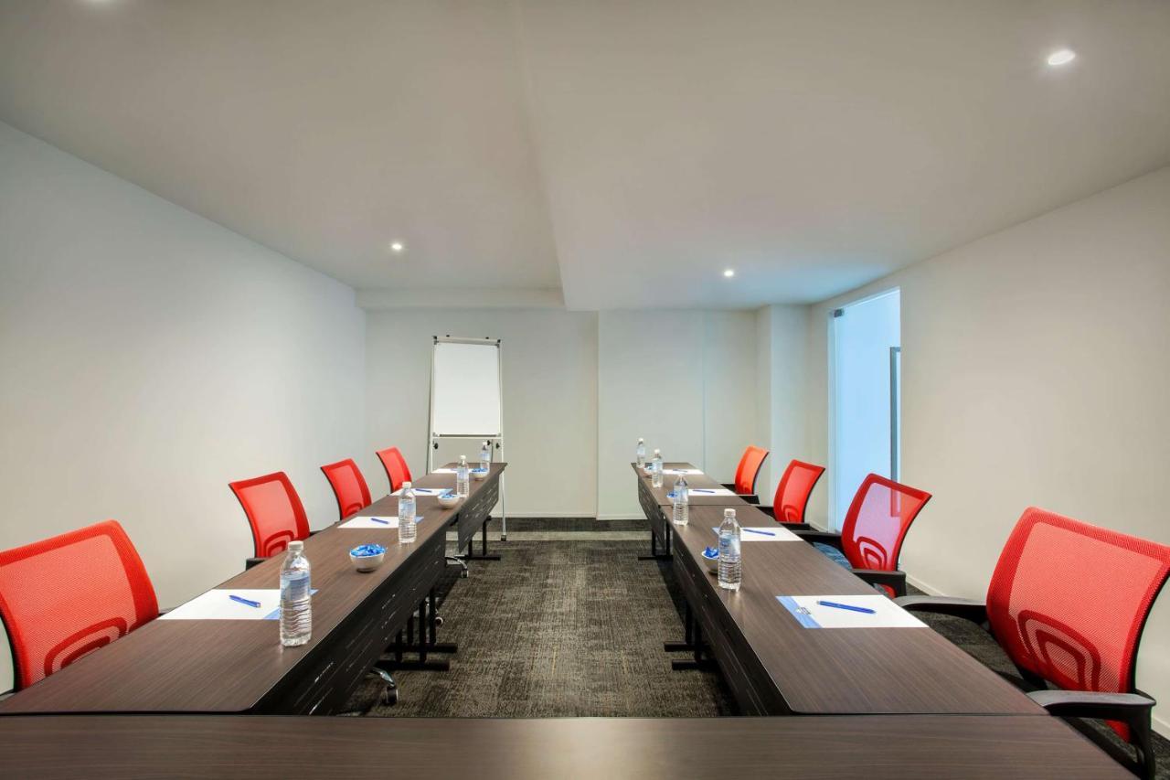 Days Hotel & Suites By Wyndham Kl - Chan Sow Lin Mrt Or Lrt Kuala Lumpur Exteriör bild