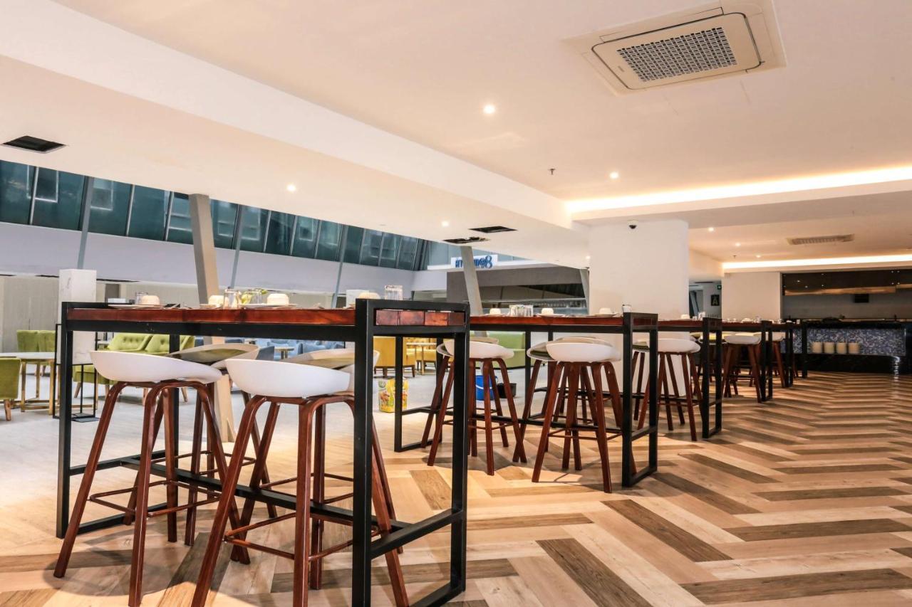 Days Hotel & Suites By Wyndham Kl - Chan Sow Lin Mrt Or Lrt Kuala Lumpur Exteriör bild