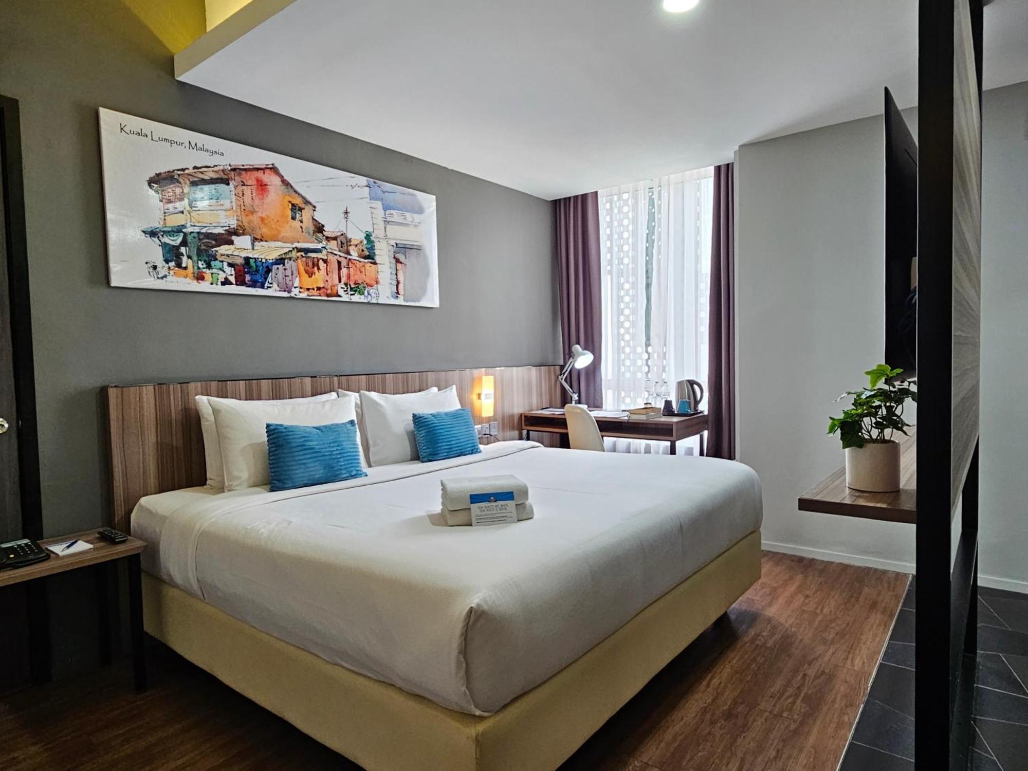 Days Hotel & Suites By Wyndham Kl - Chan Sow Lin Mrt Or Lrt Kuala Lumpur Exteriör bild