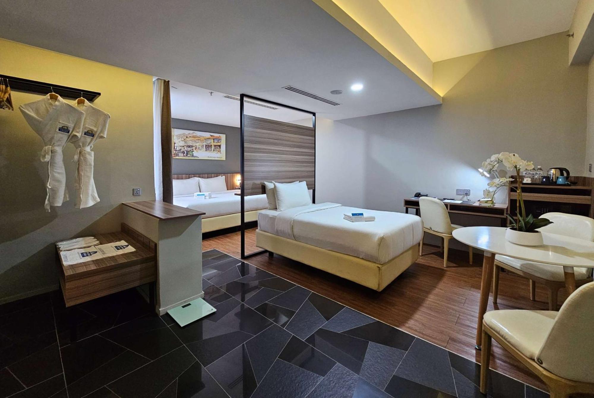 Days Hotel & Suites By Wyndham Kl - Chan Sow Lin Mrt Or Lrt Kuala Lumpur Exteriör bild