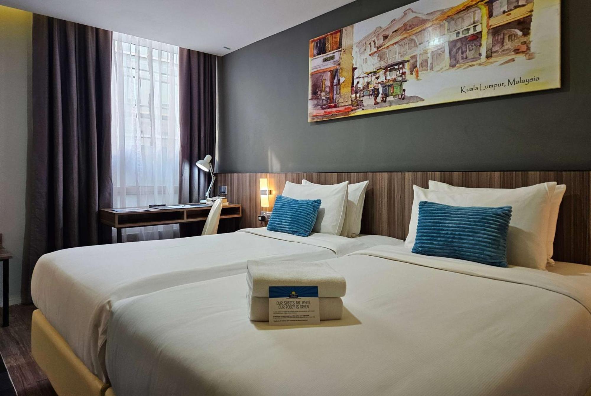 Days Hotel & Suites By Wyndham Kl - Chan Sow Lin Mrt Or Lrt Kuala Lumpur Exteriör bild