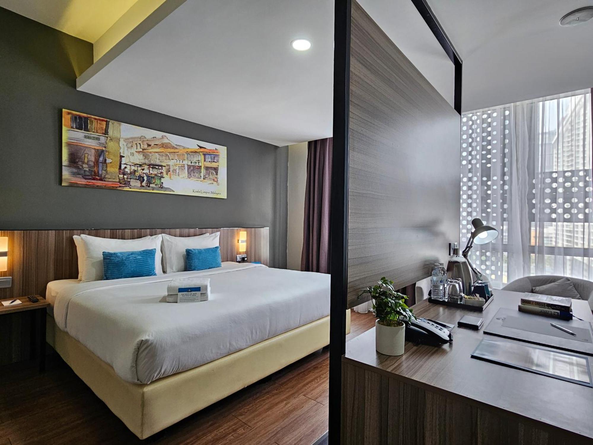 Days Hotel & Suites By Wyndham Kl - Chan Sow Lin Mrt Or Lrt Kuala Lumpur Exteriör bild